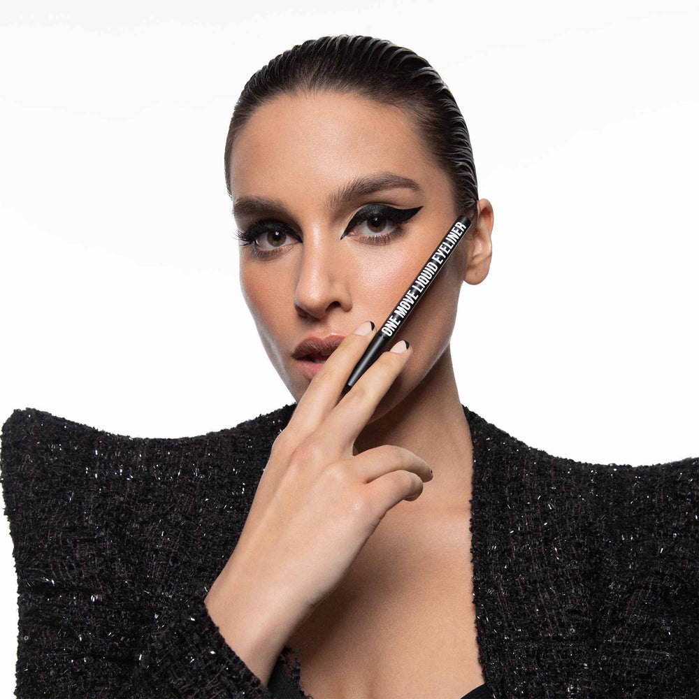 ONE MOVE LIQUID EYELINER BLACK